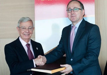 La AARAG firma un convenio de colaboración con Iberia