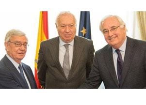 La Real Academia firma un convenio de colaboración con el Ministerio de Asuntos Exteriores