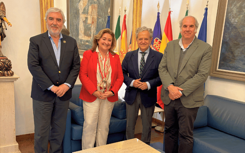 Reunión de la Real Academia de Gastronomía con el presidente de la Diputación de Córdoba.