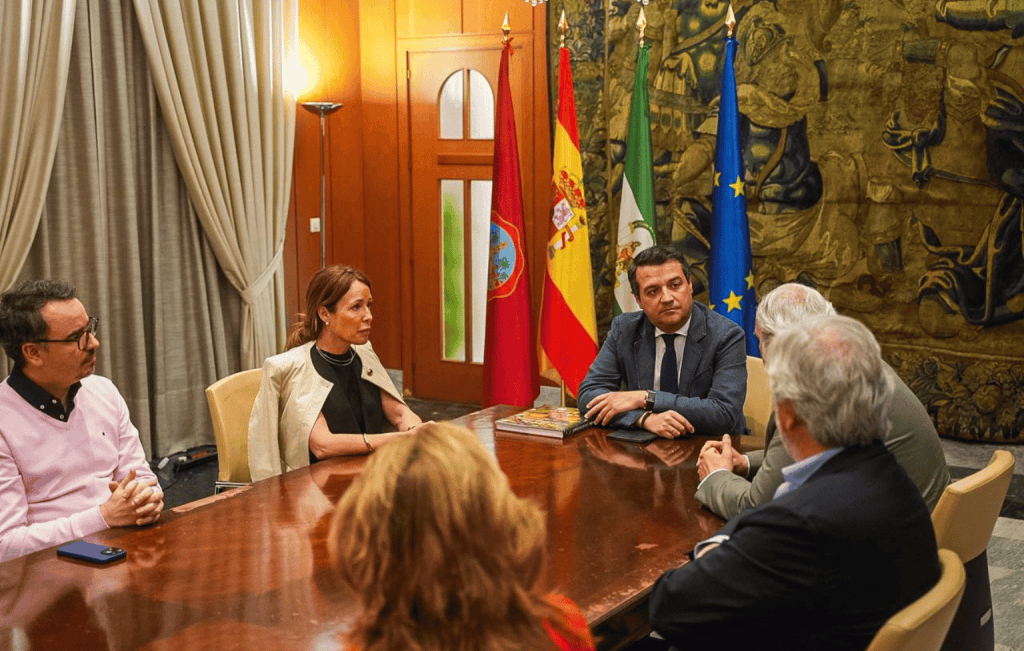 Reunión de la Real Academia de Gastronomía con el alcalde de Córdoba y la concejala de turismo.