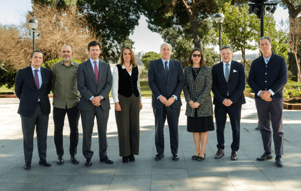 Foto de los participantes en el Diálogo de Cultura Gastronómica organizado por la Real Academia de Gastronomía sobre el valor cultura, sostenible y gastronómico de la caza